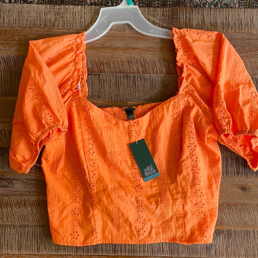NWT white fable crop